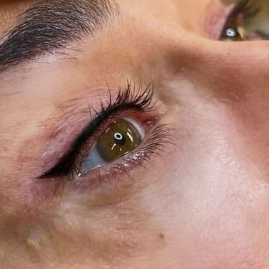 efekt - makijaż permanentny - kreska na oku